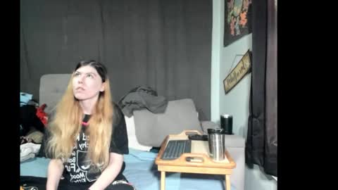 roxihazeleyes online show from March 17, 2026, 2:42 pm