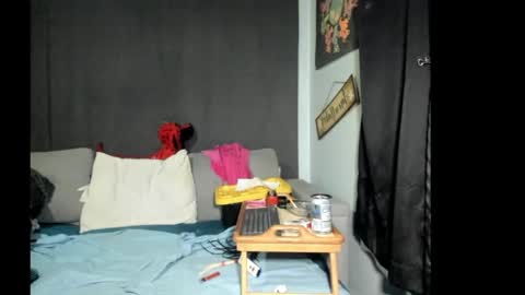 roxihazeleyes online show from April 16, 2026, 12:33 am