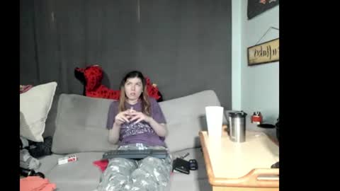 Snapshot of roxihazeleyes chatting on June 10, 2026, 10:52 pm roxihazeleyes online show from June 10, 2026, 10:52 pm