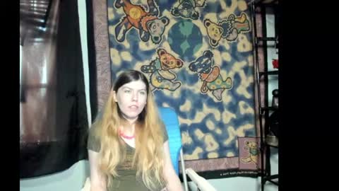 Snapshot of roxihazeleyes chatting on June 14, 2026, 10:23 pm roxihazeleyes online show from June 14, 2026, 10:23 pm