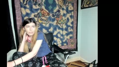 Snapshot of roxihazeleyes chatting on June 29, 2026, 3:24 am roxihazeleyes online show from June 29, 2026, 3:24 am