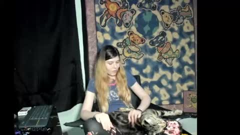 Snapshot of roxihazeleyes chatting on July 20, 2026, 5:44 am roxihazeleyes online show from July 20, 2026, 5:44 am