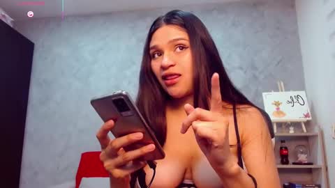 Snapshot of roxxi_2110 chatting on October 6, 2025, 1:47 am roxxi_2110 online show from October 6, 2025, 1:47 am