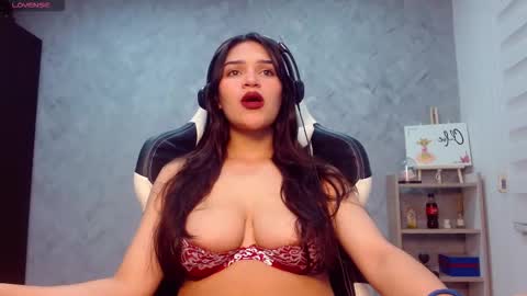 Snapshot of roxxi_2110 chatting on December 2, 2025, 2:17 am roxxi_2110 online show from December 2, 2025, 2:17 am