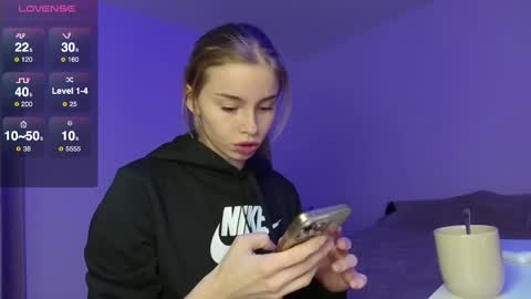 Snapshot of roxxxie_reid chatting on February 25, 2025, 6:53 pm Roxieex ABBY online show from February 25, 2025, 6:53 pm