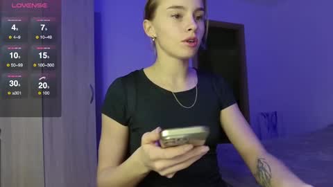 Snapshot of roxxxie_reid chatting on February 25, 2025, 9:57 pm Roxieex ABBY online show from February 25, 2025, 9:57 pm