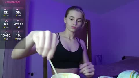 Snapshot of roxxxie_reid chatting on February 27, 2025, 11:37 pm Roxieex ABBY online show from February 27, 2025, 11:37 pm