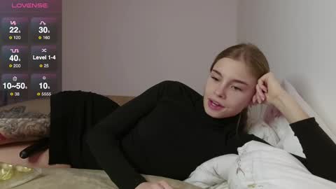 Snapshot of roxxxie_reid chatting on March 3, 2025, 1:10 am Roxieex ABBY online show from March 3, 2025, 1:10 am