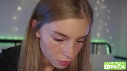 Snapshot of roxxxie_reid chatting on October 16, 2025, 8:32 pm Roxieex ABBY online show from October 16, 2025, 8:32 pm