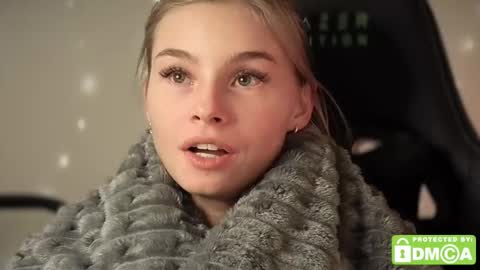 Snapshot of roxxxie_reid chatting on October 30, 2025, 8:42 pm Roxieex ABBY online show from October 30, 2025, 8:42 pm