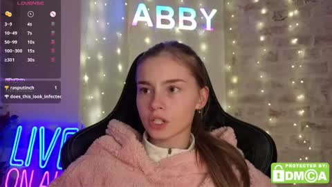 Snapshot of roxxxie_reid chatting on December 20, 2025, 12:18 am Roxieex ABBY online show from December 20, 2025, 12:18 am