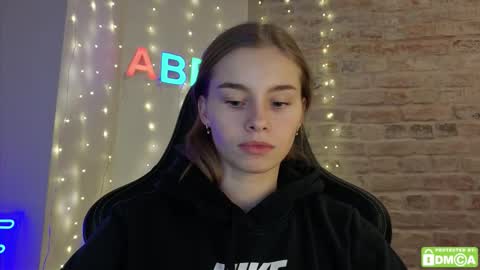 Snapshot of roxxxie_reid chatting on March 3, 2026, 8:26 pm Roxieex ABBY online show from March 3, 2026, 8:26 pm