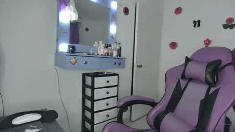 Roxy online show from June 3, 2026, 2:25 am