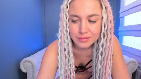 Snapshot of roxy_mars chatting on December 10, 2024, 8:08 am Roxy online show from December 10, 2024, 8:08 am