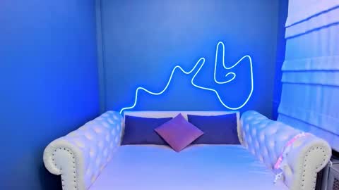 Snapshot of roxy_mars chatting on October 21, 2025, 1:39 am Roxy online show from October 21, 2025, 1:39 am