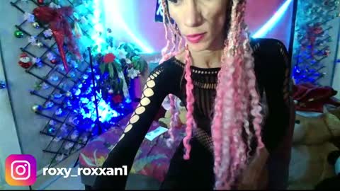 Snapshot of roxy_roxxan chatting on December 10, 2024, 2:27 am - online show from December 10, 2024, 2:27 am