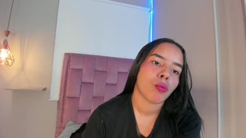 Snapshot of roxy_stone1 chatting on April 29, 2026, 8:04 pm roxy_stone1 online show from April 29, 2026, 8:04 pm