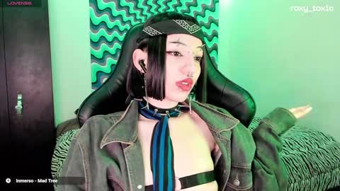 Roxy Independient model Help me to reach 50 thumbs up online show from December 13, 2024, 2:21 am