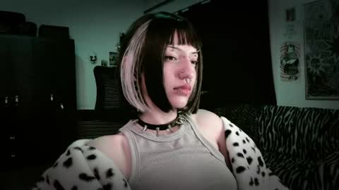 Roxy Independient model Help me to reach 50 thumbs up online show from May 16, 2026, 12:07 am