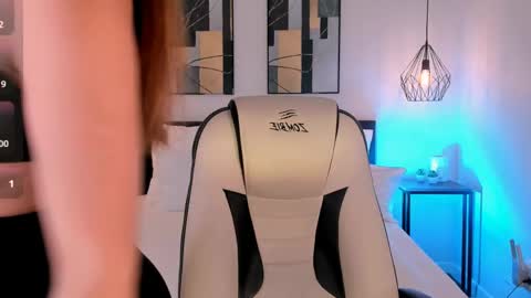 Snapshot of roxy_wet chatting on May 14, 2026, 11:39 am Roxy follow me online show from May 14, 2026, 11:39 am