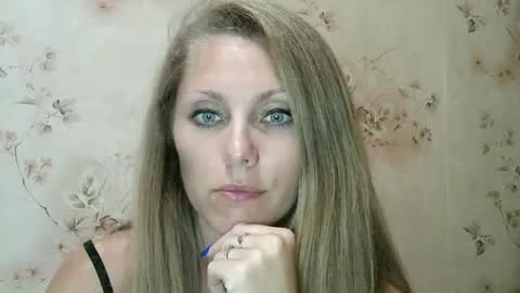 Snapshot of roxyfox18x01 chatting on September 19, 2025, 7:47 pm roxyfox18x01 online show from September 19, 2025, 7:47 pm