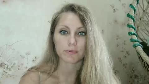 Snapshot of roxyfox18x01 chatting on October 10, 2025, 7:40 am roxyfox18x01 online show from October 10, 2025, 7:40 am