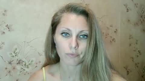 Snapshot of roxyfox18x01 chatting on October 11, 2025, 2:26 pm roxyfox18x01 online show from October 11, 2025, 2:26 pm