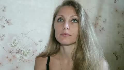 Snapshot of roxyfox18x01 chatting on October 15, 2025, 7:30 am roxyfox18x01 online show from October 15, 2025, 7:30 am