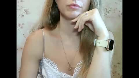 Snapshot of roxyfox18x01 chatting on October 23, 2025, 8:24 am roxyfox18x01 online show from October 23, 2025, 8:24 am