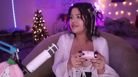 roxysuh online show from December 13, 2024, 6:21 am