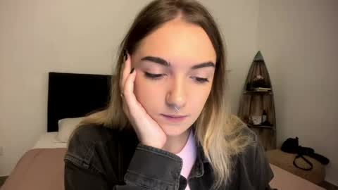 Roxy online show from April 19, 2026, 1:32 pm