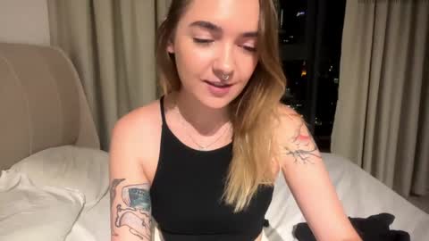 Snapshot of roxysweetdream chatting on May 20, 2026, 2:45 pm Roxy online show from May 20, 2026, 2:45 pm