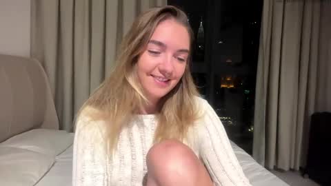 Snapshot of roxysweetdream chatting on May 25, 2026, 2:45 pm Roxy online show from May 25, 2026, 2:45 pm