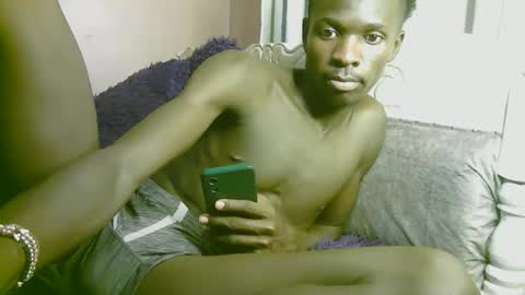Snapshot of royalty254 chatting on April 7, 2026, 2:06 pm royalty254 online show from April 7, 2026, 2:06 pm