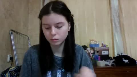 Snapshot of royalvelour chatting on June 6, 2026, 10:42 am royalvelour online show from June 6, 2026, 10:42 am