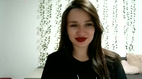 Roza05x online show from June 19, 2026, 1:37 pm