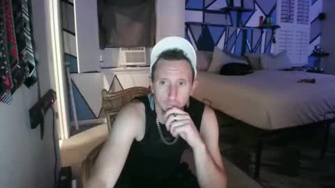 rtwood2577855654 online show from April 25, 2026, 7:44 am