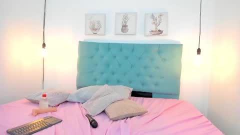 Rubii online show from January 12, 2025, 1:32 am