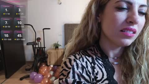 Snapshot of ruby_fit chatting on February 8, 2025, 12:06 am Ruby online show from February 8, 2025, 12:06 am