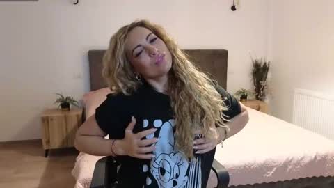 Snapshot of ruby_fit chatting on November 1, 2025, 2:13 am Ruby online show from November 1, 2025, 2:13 am