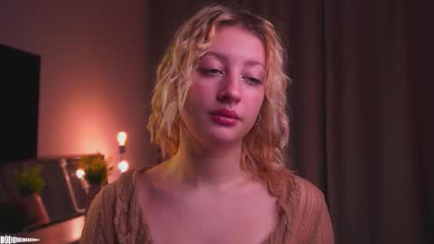 Snapshot of rue_novella chatting on September 20, 2025, 3:02 pm Mila online show from September 20, 2025, 3:02 pm