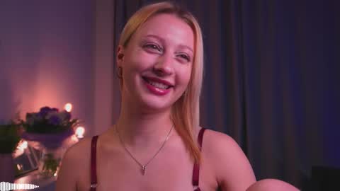 Snapshot of rue_novella chatting on September 22, 2025, 4:09 pm Mila online show from September 22, 2025, 4:09 pm