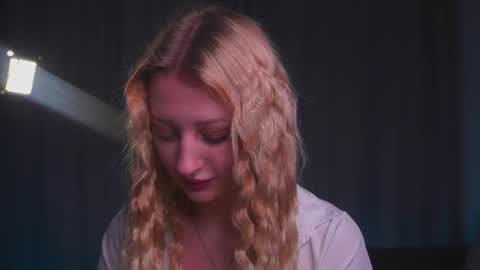 Snapshot of rue_novella chatting on October 6, 2025, 3:09 pm Mila online show from October 6, 2025, 3:09 pm