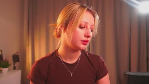 Snapshot of rue_novella chatting on October 11, 2025, 3:10 pm Mila online show from October 11, 2025, 3:10 pm