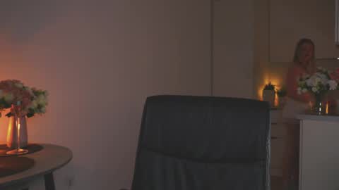 Mila online show from April 24, 2026, 5:15 pm