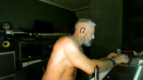 Chico que rico Caliente online show from June 28, 2026, 10:38 pm