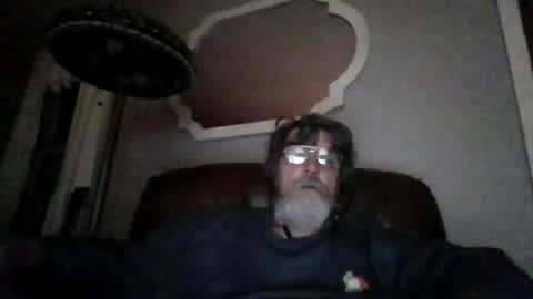 Snapshot of runningaround60 chatting on December 30, 2024, 3:25 am runningaround60 online show from December 30, 2024, 3:25 am