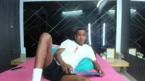 Runnix  online show from September 24, 2025, 9:29 pm