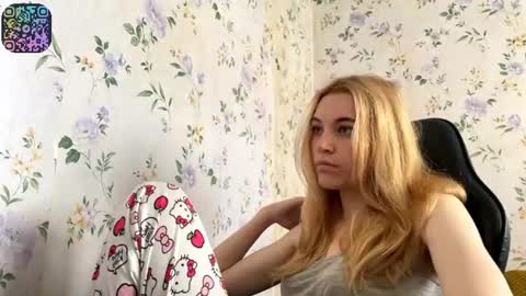 Snapshot of rusmedium chatting on June 12, 2026, 9:19 am Lisa and Vlad online show from June 12, 2026, 9:19 am