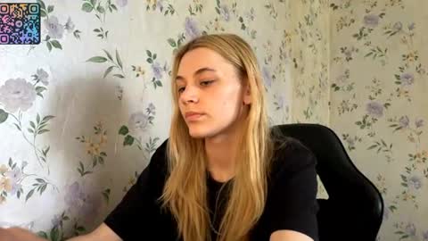 Snapshot of rusmedium chatting on July 2, 2026, 3:18 pm Lisa and Vlad online show from July 2, 2026, 3:18 pm